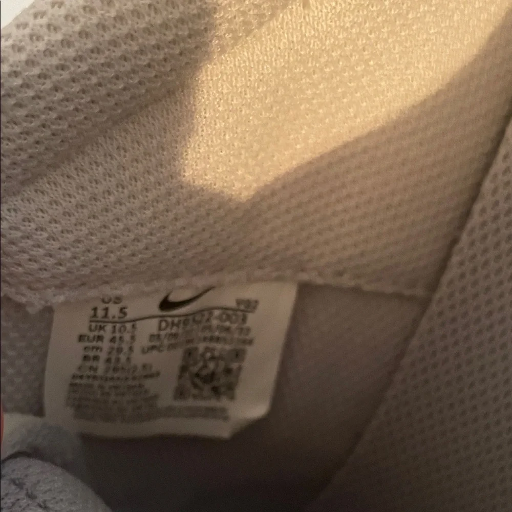 Nike Waffle Men’s Light Gray and White Sneakers - Picture 6 of 6